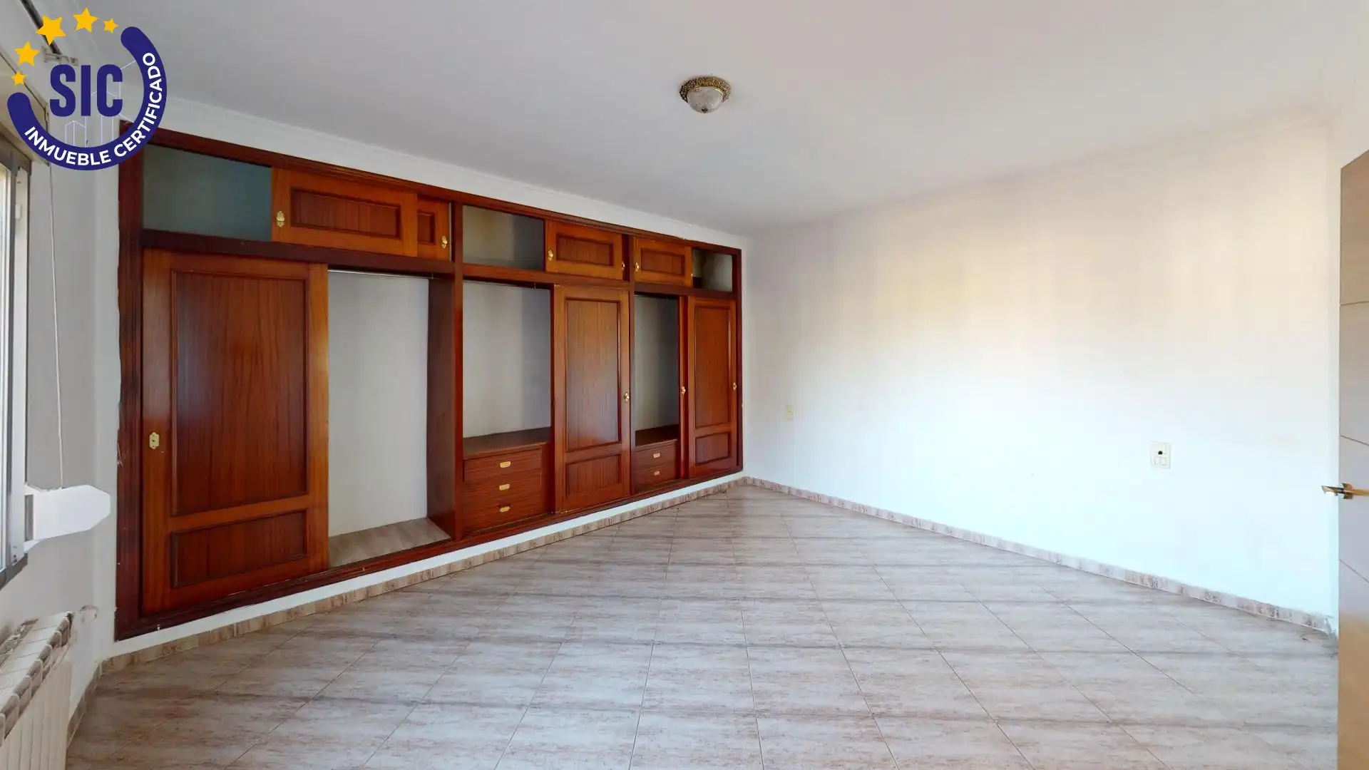 Dormitori de Casa o xalet en venda en Oliva amb Aire condicionat, Jardí privat i Terrassa