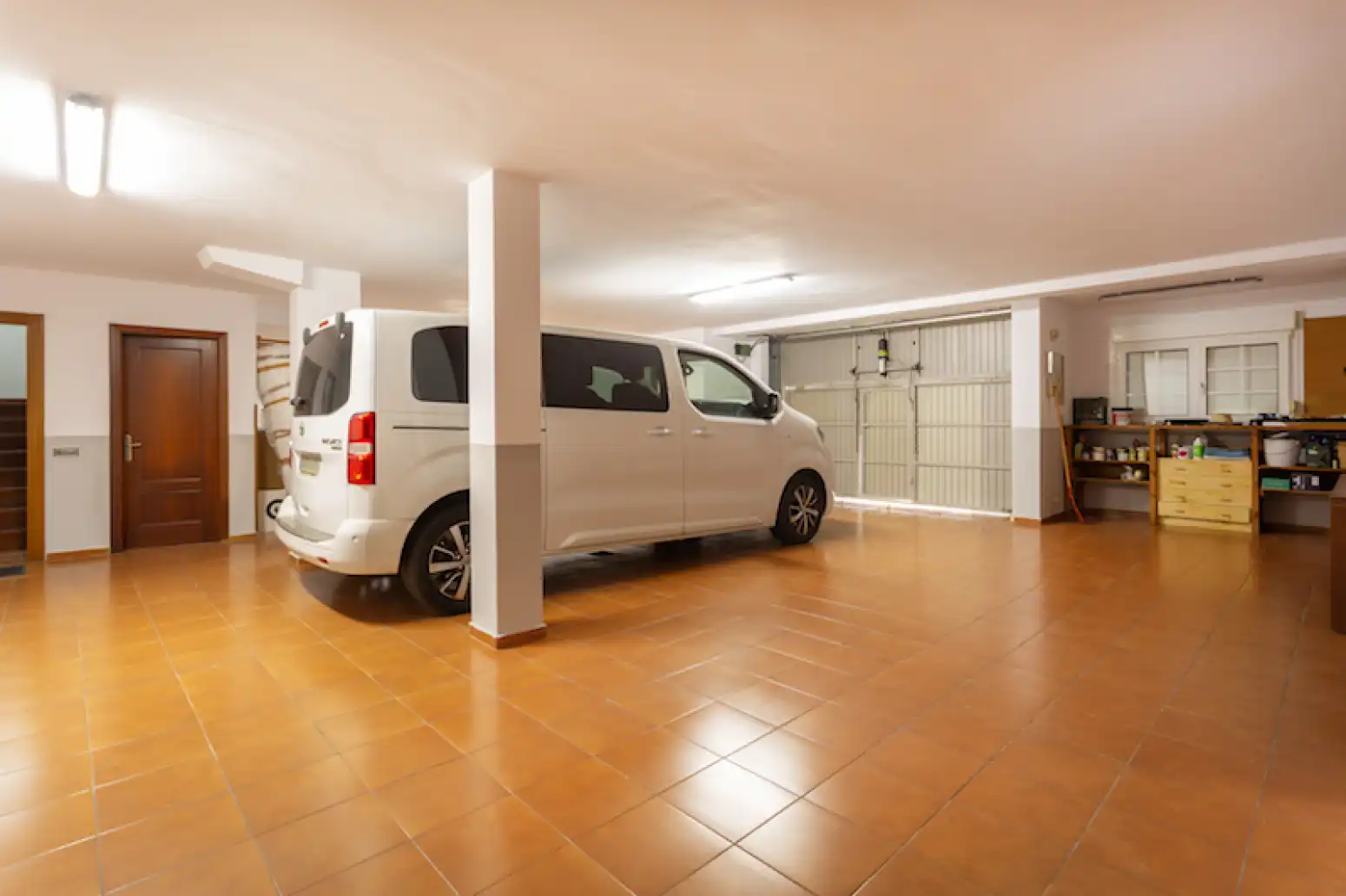 Aparcament de Casa o xalet en venda en Gijón  amb Calefacció, Parquet i Terrassa