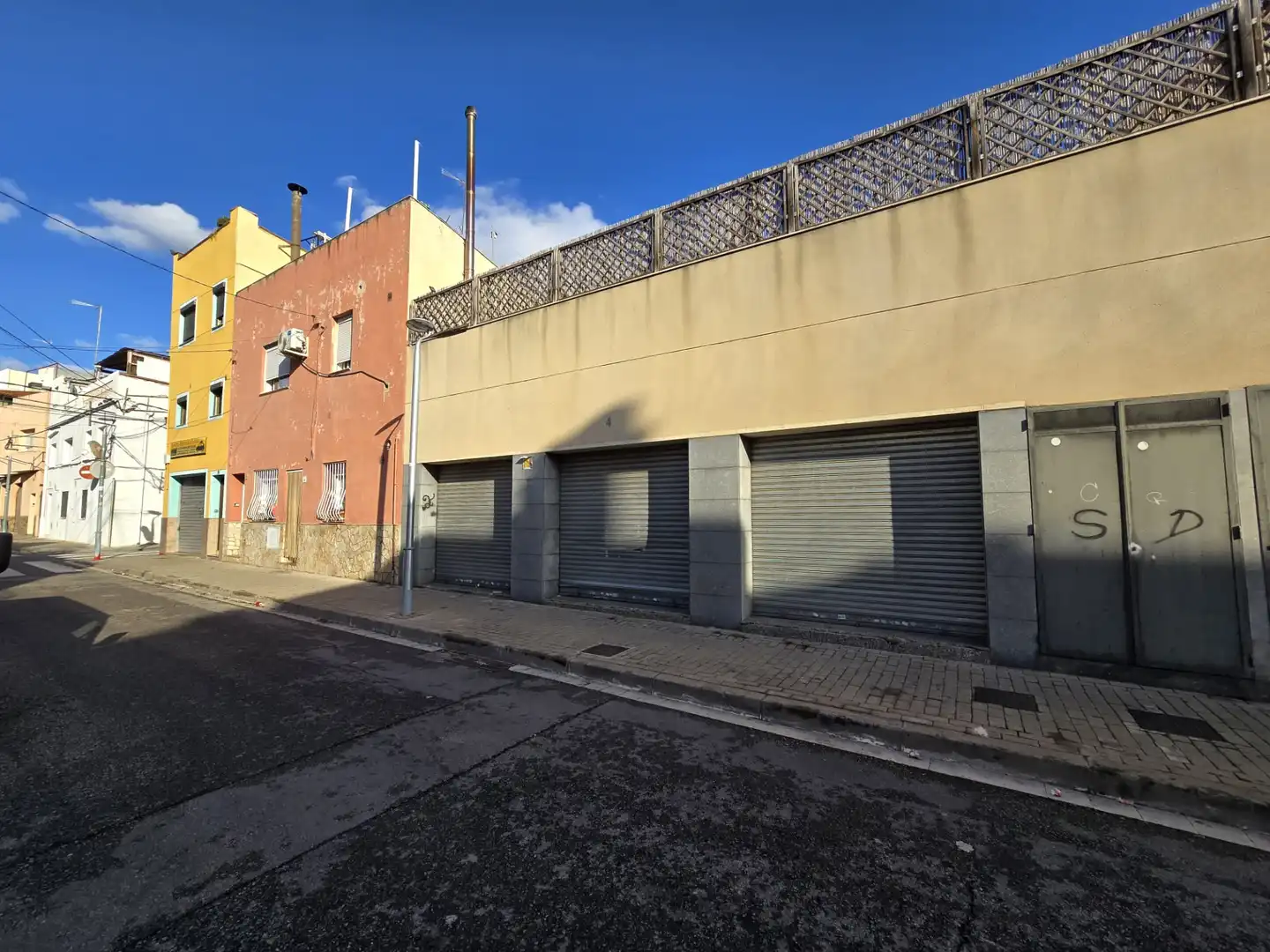 Vista exterior de Local en venta en Canovelles