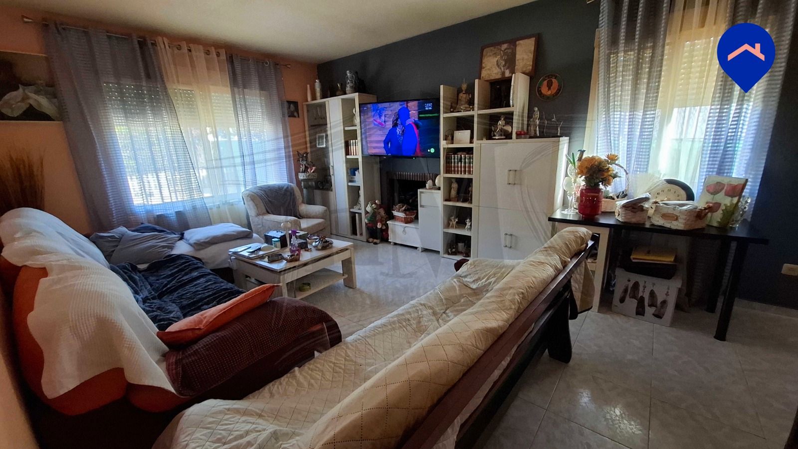 Sala d'estar de Casa o xalet en venda en Pioz amb Jardí privat, Internet i Alarma
