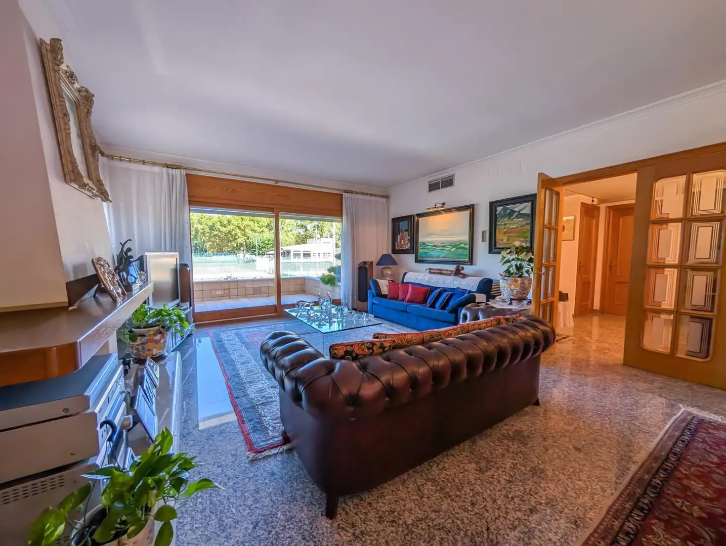 Sala d'estar de Casa o xalet en venda en Banyoles amb Calefacció, Terrassa i Piscina