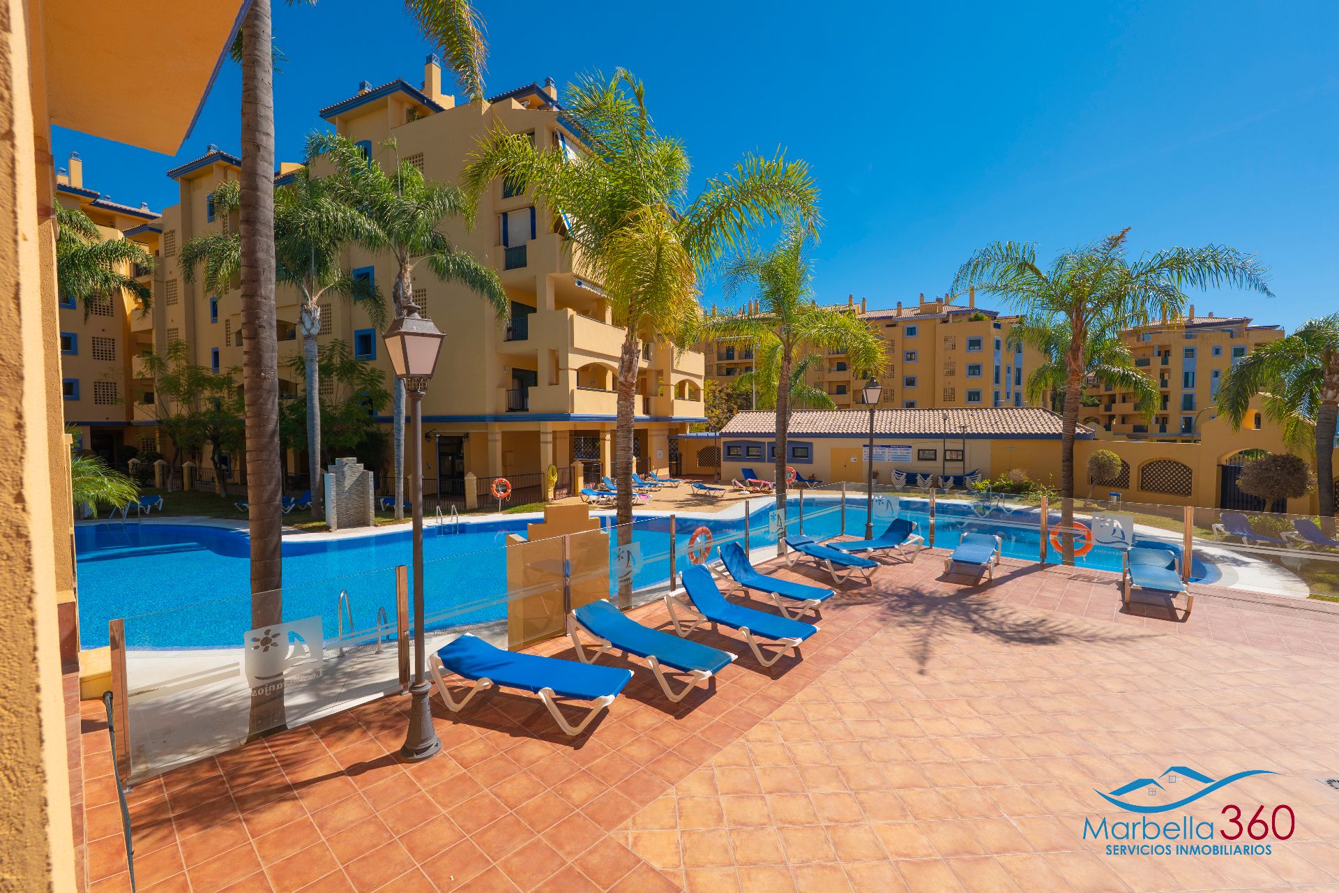 Swimming pool of Flat for sale in Marbella  with Air Conditioner, Terrace and Storage room