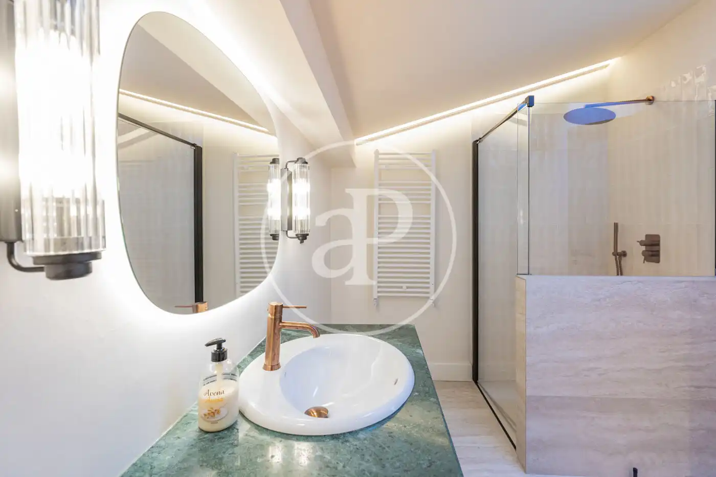Bathroom of Houses for rent in Madrid  with Air Conditioner, Heating and Private garden