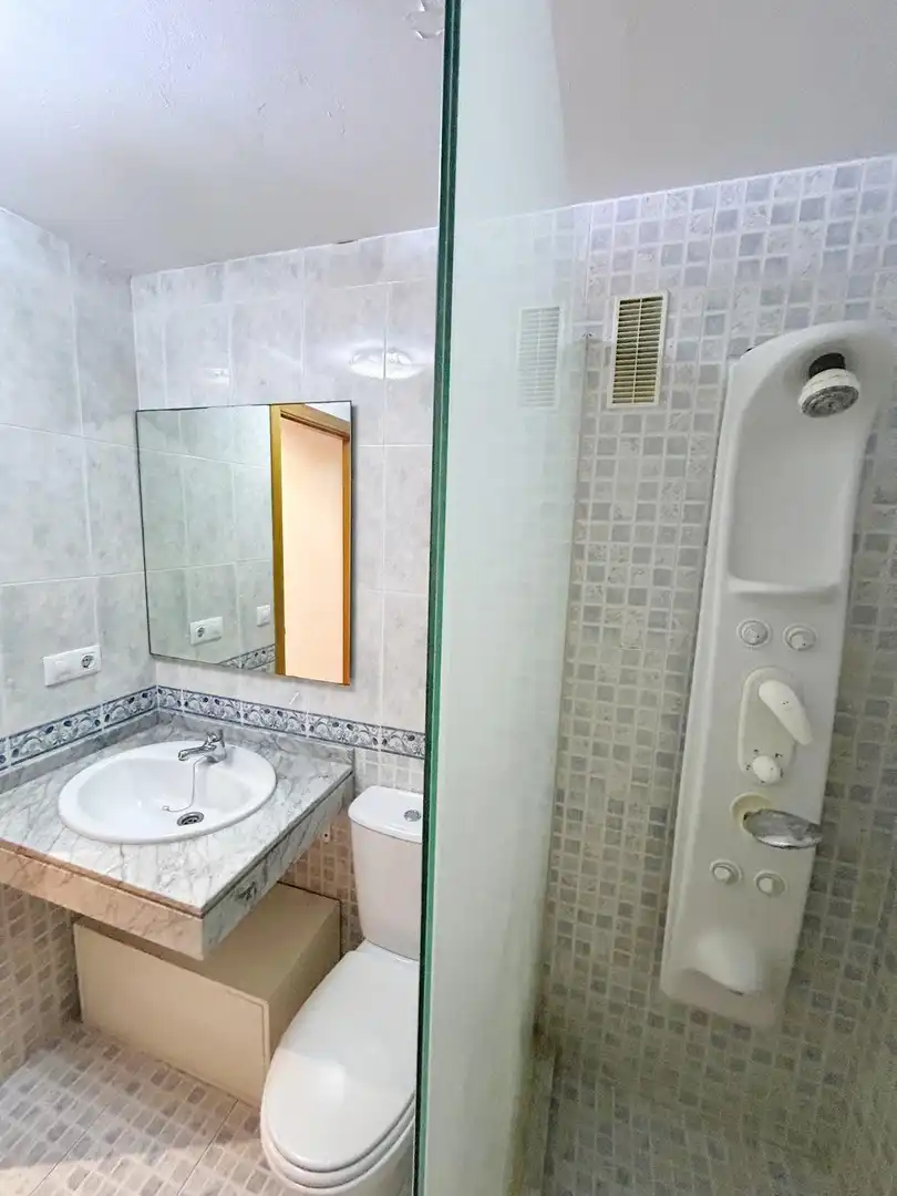 Bathroom of Apartments for rent in Gandia  with Air Conditioner, Heating and Private garden