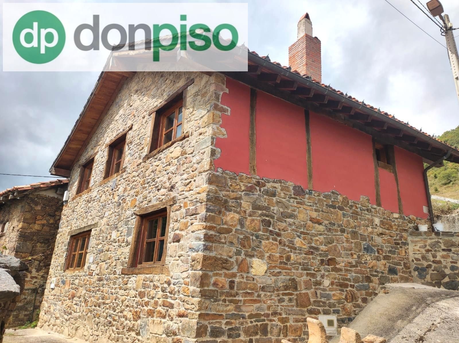 Vista exterior de Finca rústica en venda en Vega de Liébana amb Calefacció i Moblat