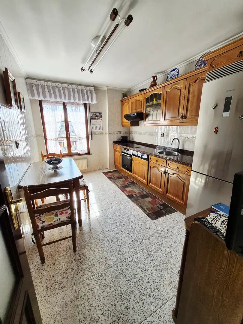 Cocina de Piso en venta en Avilés con Calefacción, Parquet y Trastero