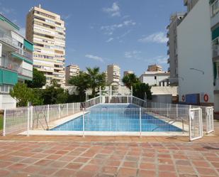 Piscina de Apartament de lloguer en Torremolinos amb Aire condicionat, Terrassa i Moblat