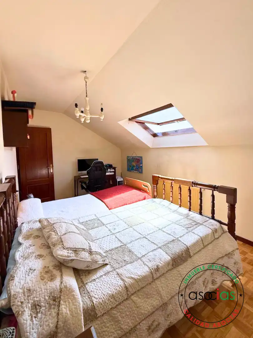 Habitación de Ático en venta en Langreo con Calefacción, Parquet y Terraza