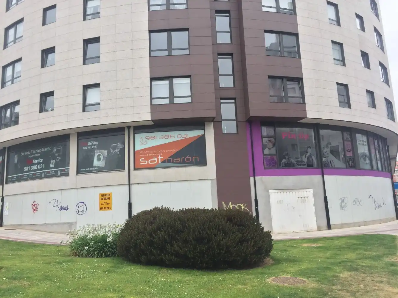 Vista exterior de Local en venta en Narón
