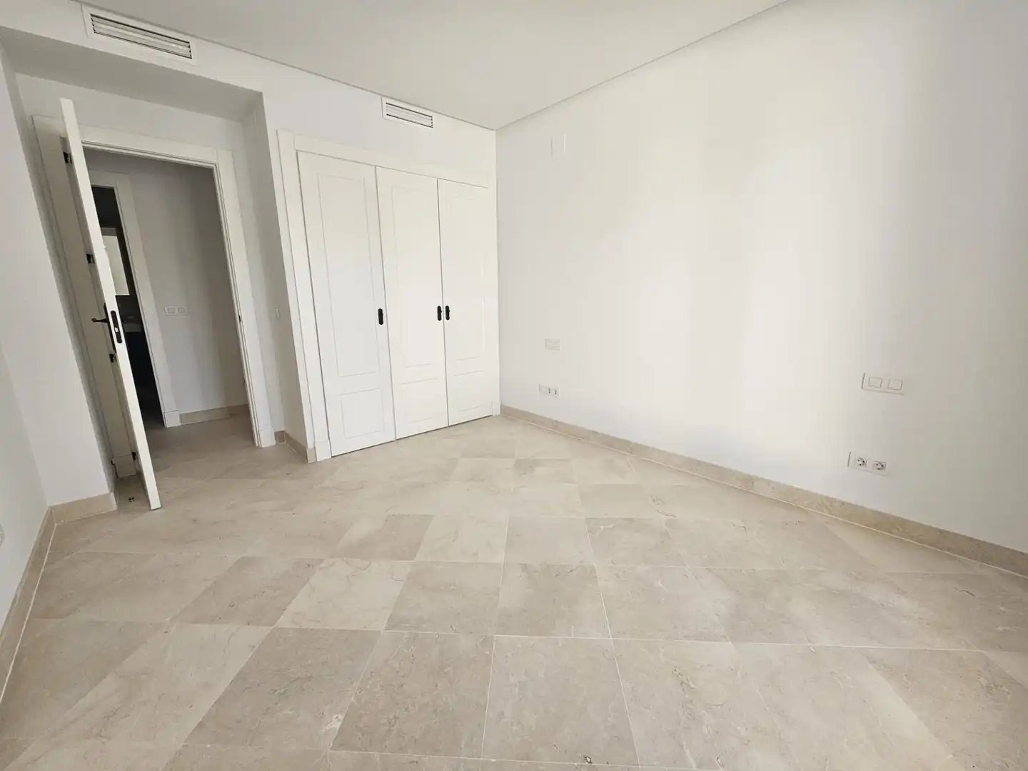 Apartamento con piscina en venta en Nueva Andalucía, imagen 13