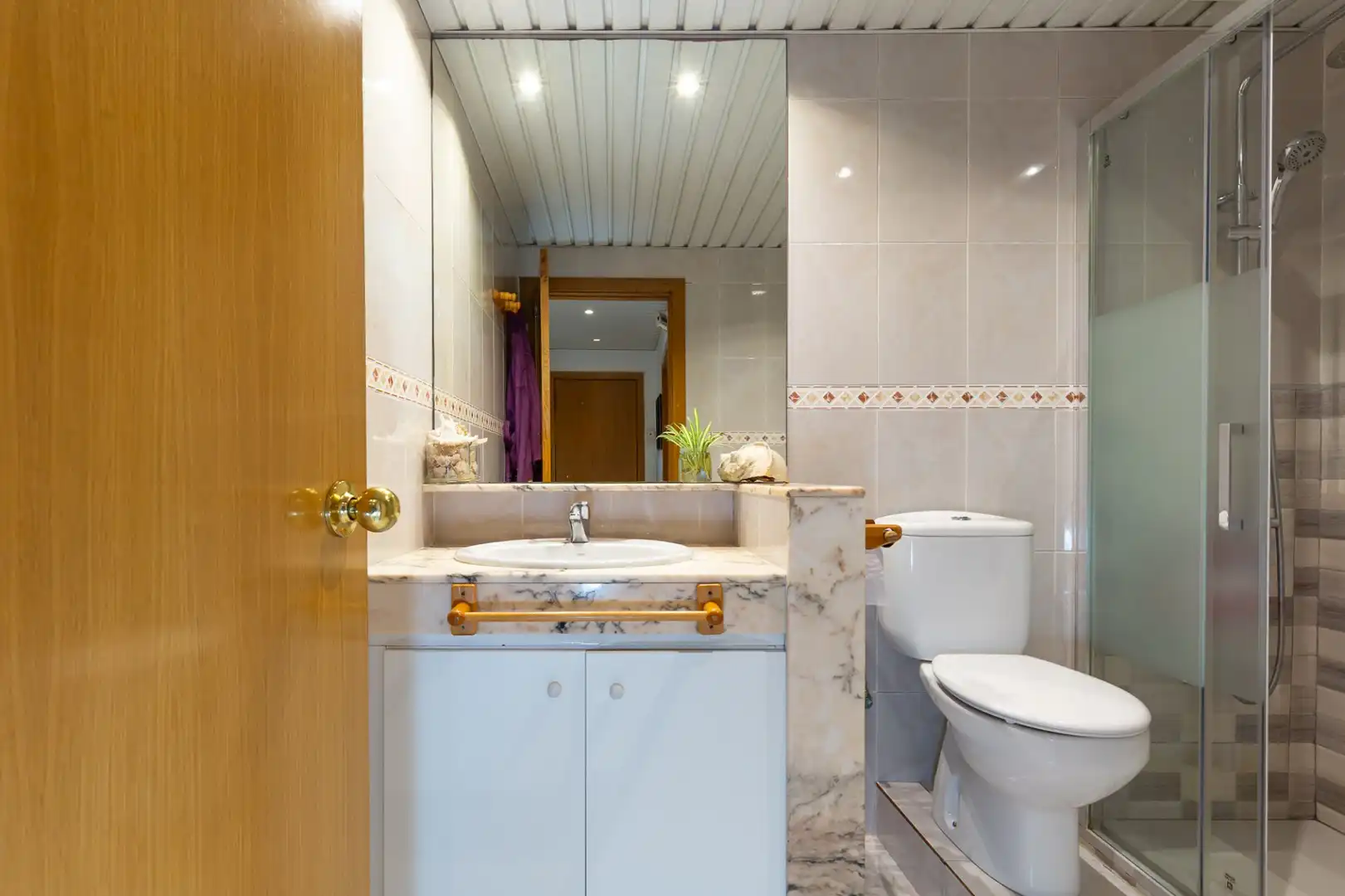 Badezimmer von Erdgeschoss zum Verkauf in Rubí mit Klimaanlage, Heizung und Terrasse