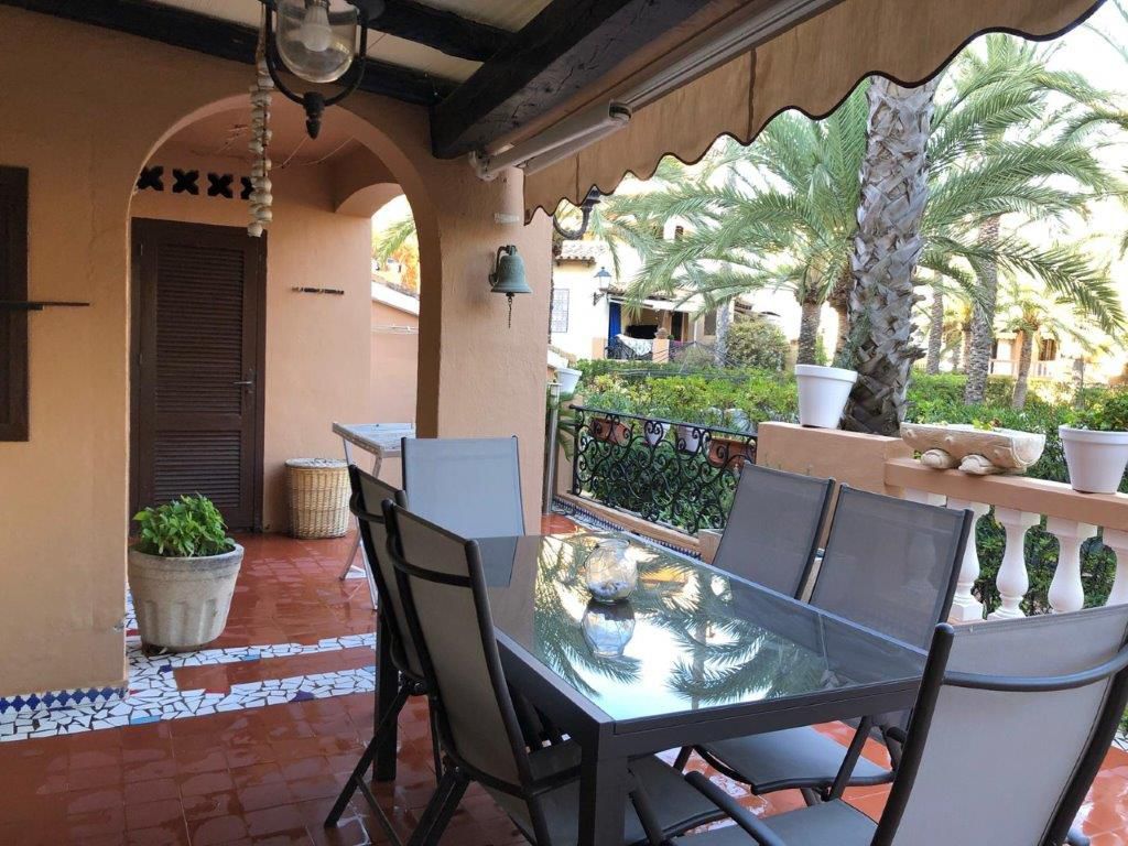 Terrassa de Casa adosada en venda en Torrevieja amb Aire condicionat, Terrassa i Traster