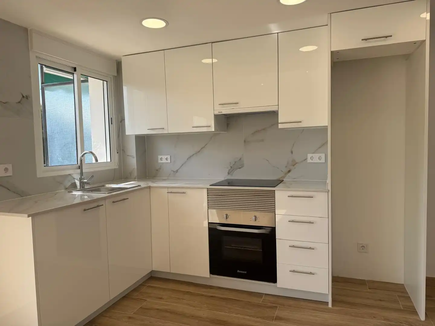 Wohnung mit Terrasse zum Verkauf in Carrer OVIEDO, imagen 2