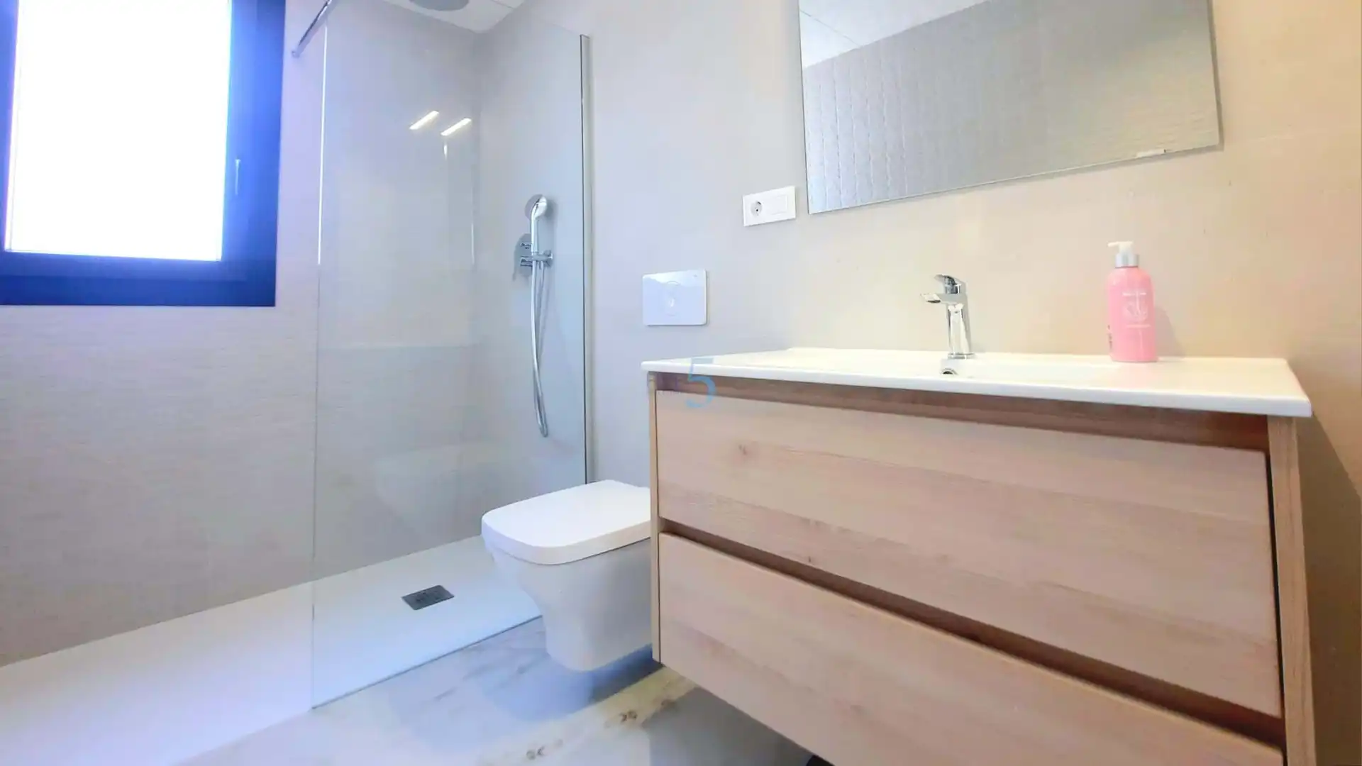 Bathroom of Flat for sale in Orihuela  with Air Conditioner, Heating and Terrace