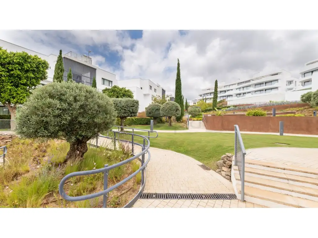 Vista exterior de Apartament en venda en Fuengirola amb Jardí privat, Moblat i Piscina comunitària
