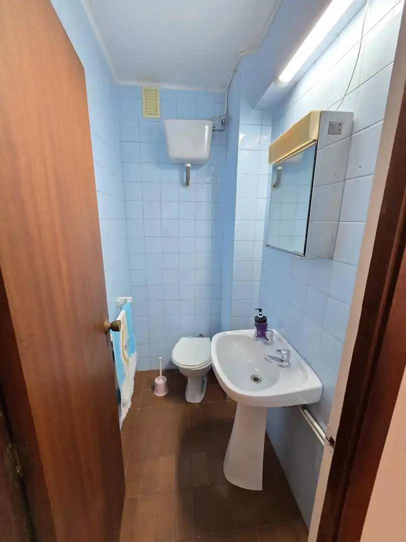 Bathroom of Flat for rent in Vigo   with Parquet flooring, Furnished and Balcony