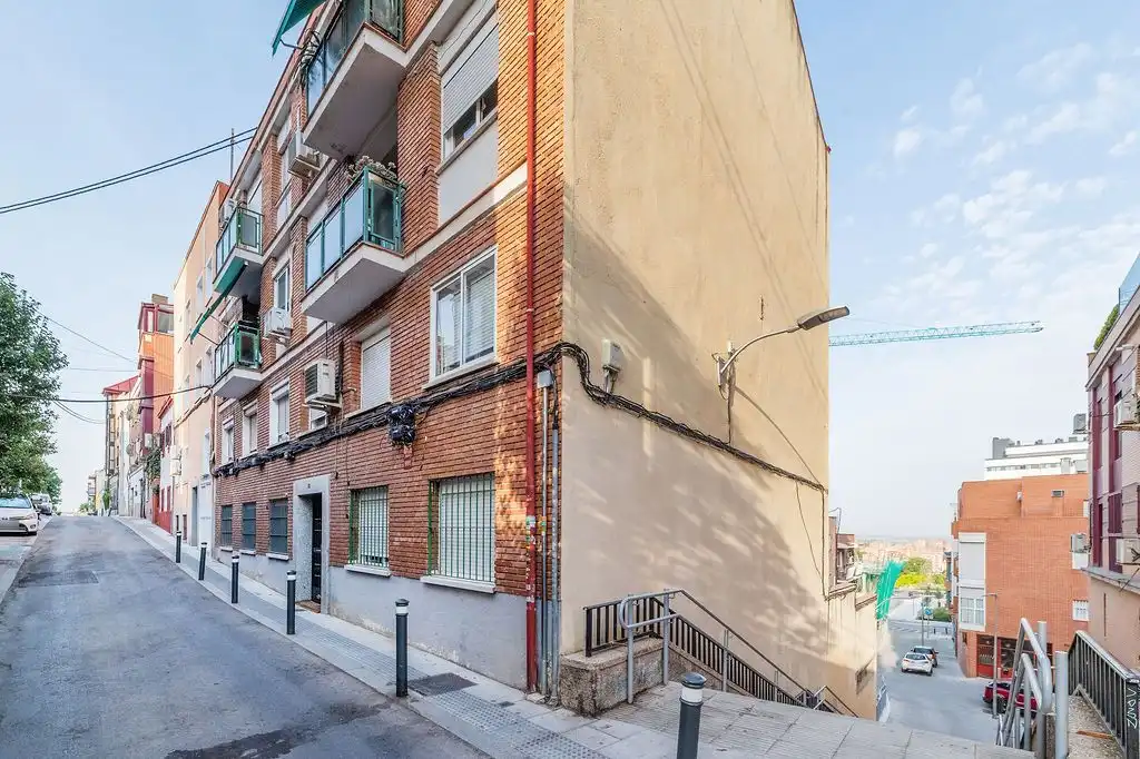 Vista exterior de Piso en venta en  Madrid Capital con Calefacción