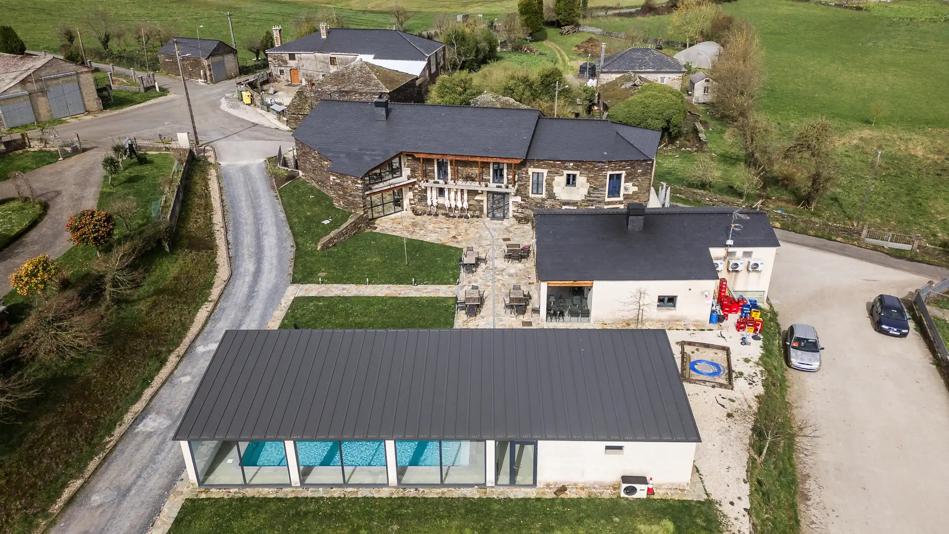 Vista exterior de Local en venda en Friol amb Moblat