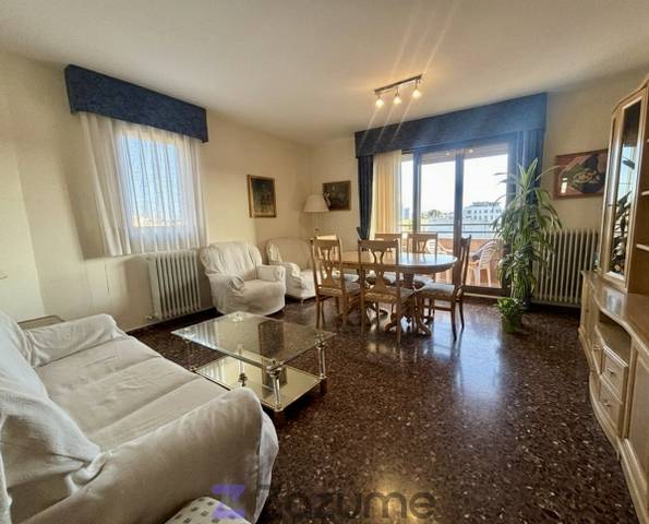 Apartamento en Alquiler en C. de Fray Luis de León en Oliver