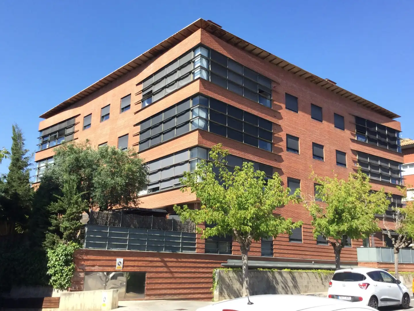 Außenansicht von Wohnung zur Miete in Sant Joan Despí mit Klimaanlage, Heizung und Abstellraum