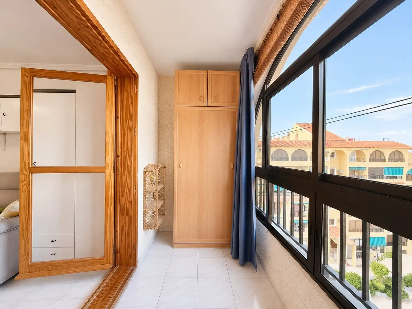 Habitación de Estudio de alquiler en Torrevieja con Aire acondicionado, Piscina y Amueblado