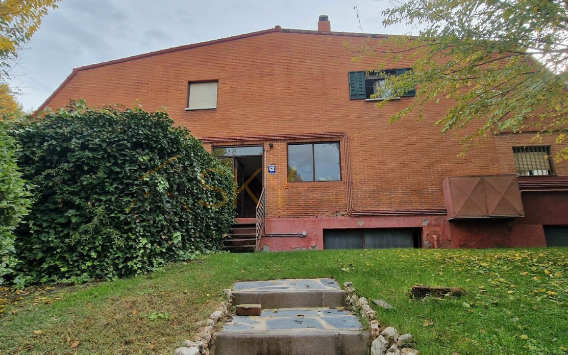 Vista exterior de Casa o xalet en venda en La Moraleja amb Aire condicionat i Calefacció