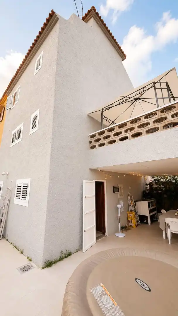 Vista exterior de Casa o xalet en venda en Sueca amb Aire condicionat, Terrassa i Traster