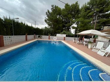 Villa avec piscine à vendre à Calle Morti S/N