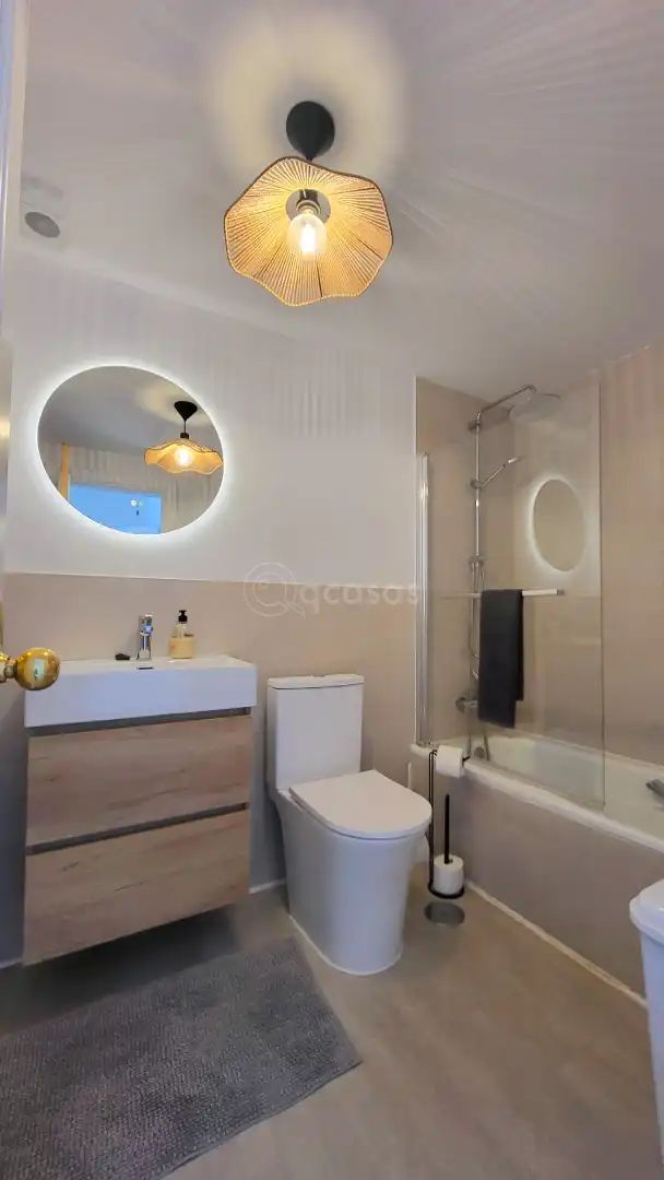 Badezimmer von Einfamilien-Reihenhaus zum Verkauf in Mijas mit Klimaanlage, Heizung und Terrasse