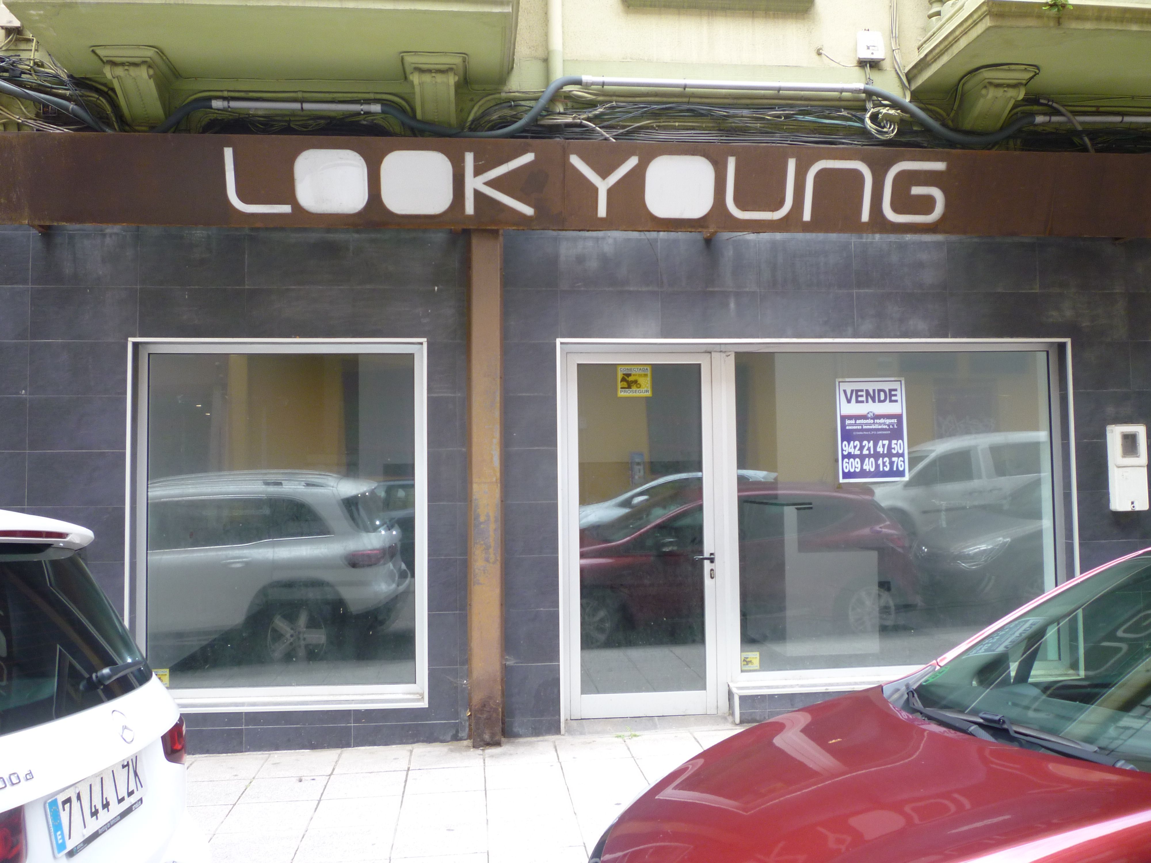 Premises for sale in Santander