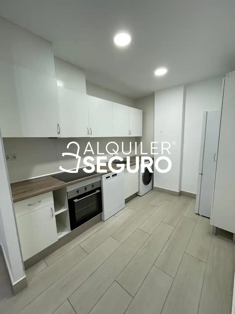 Cuina de Pis de lloguer en Madrid amb Aire condicionat i Calefacció