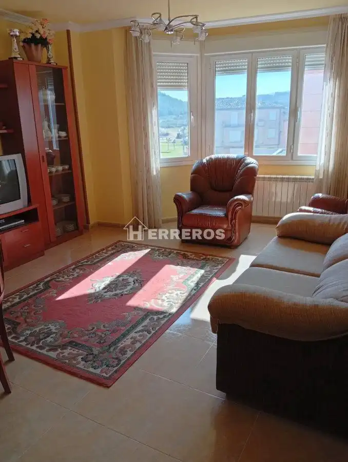 Sala de estar de Piso en venta en Entrena con Calefacción, Terraza y Trastero