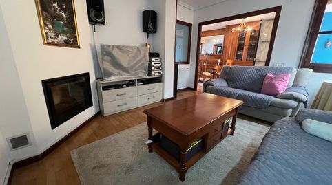 Foto 2 de Casa adosada en venta en Calle Los Fresnos, 13, Llanera, Asturias