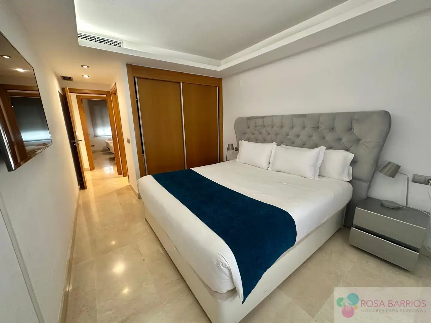 Schlafzimmer von Dachboden zum Verkauf in Marbella mit Klimaanlage, Terrasse und Möbliert