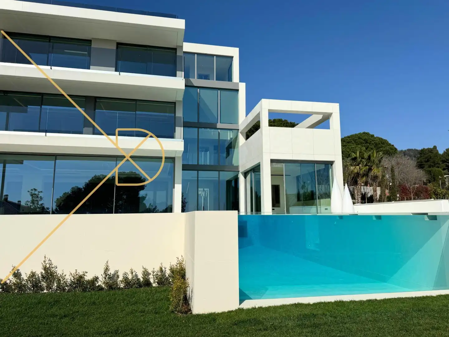 Piscina de Casa o chalet en venta en Barcelona con Aire acondicionado, Calefacción y Jardín privado