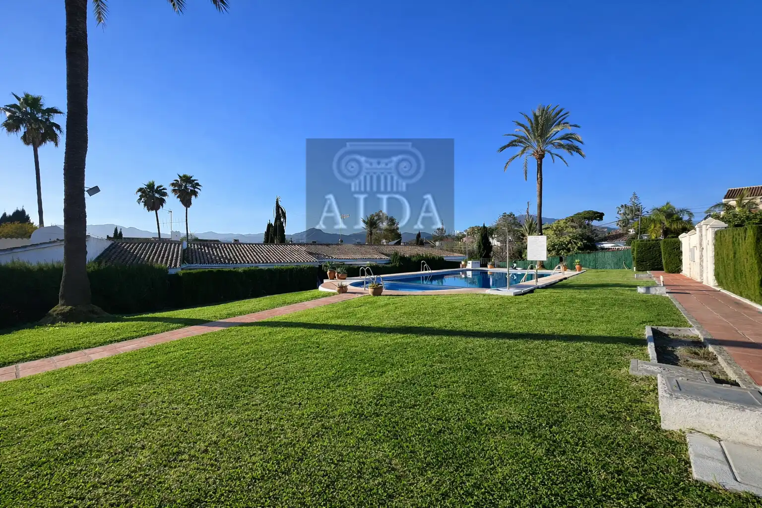 Jardí de Casa o xalet en venda en Marbella amb Aire condicionat, Terrassa i Traster