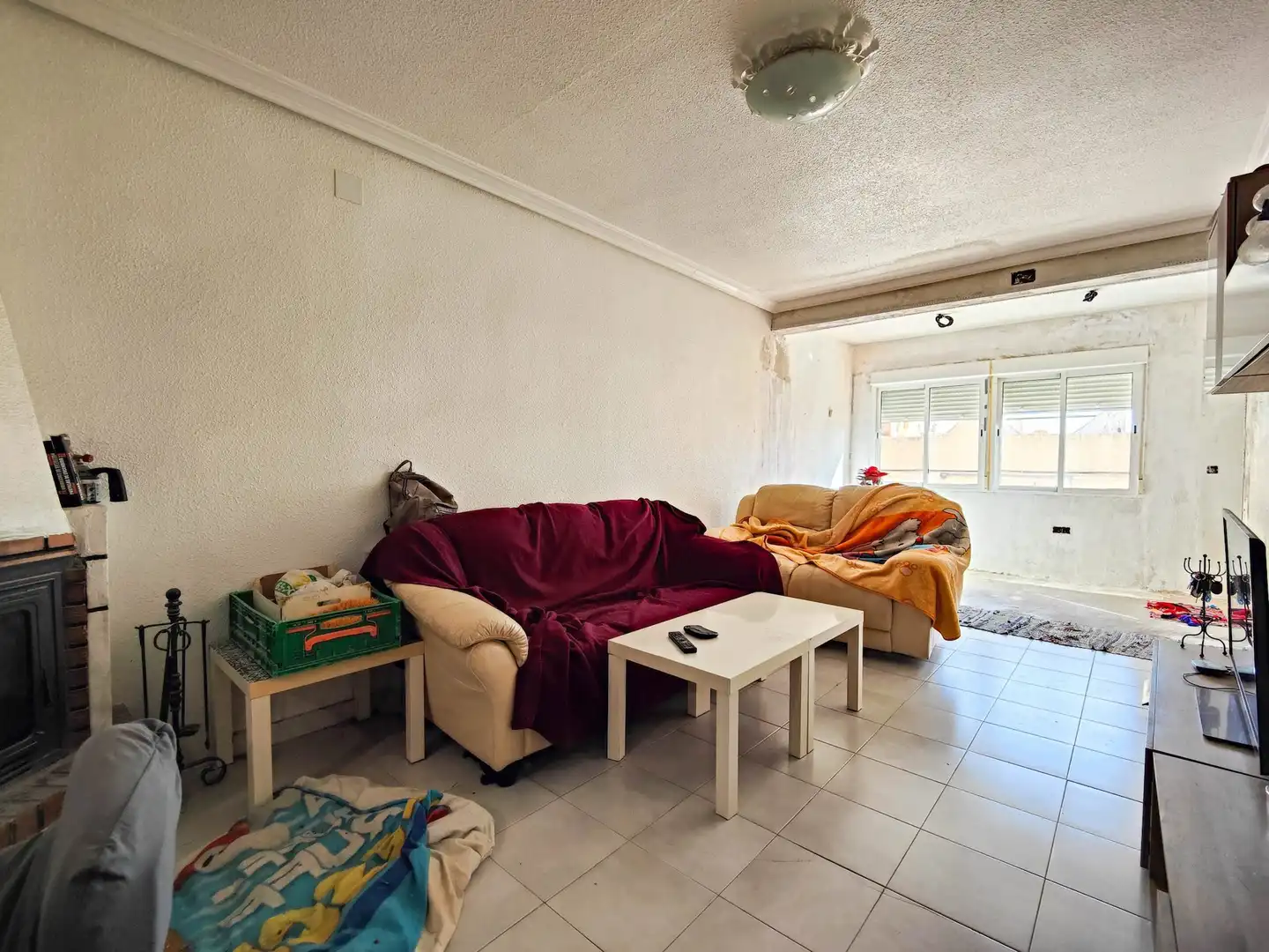 Sala d'estar de Finca rústica en venda en San Miguel de Salinas amb Jardí privat, Piscina i Moblat