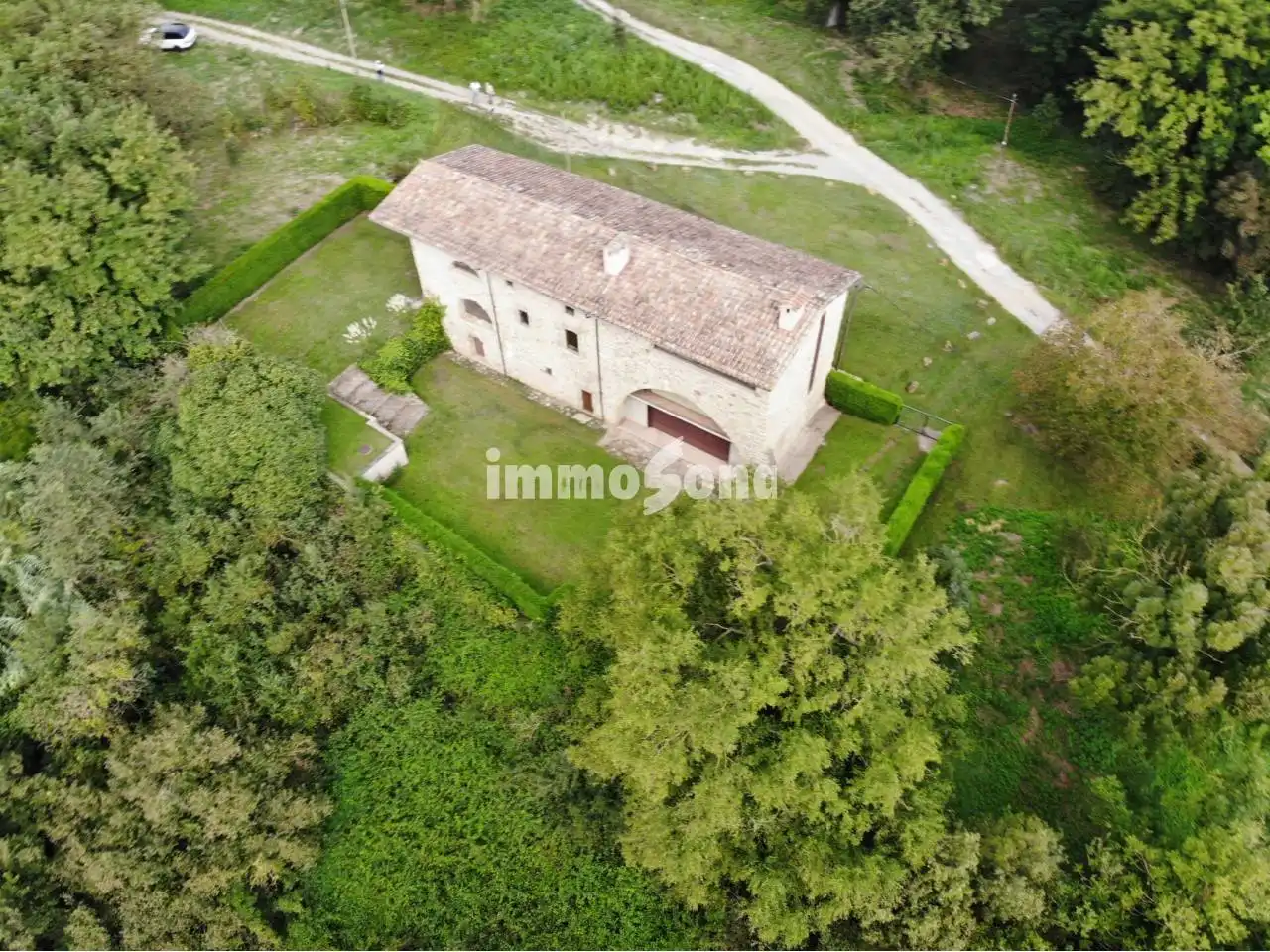 Finca rústica en venda en La Vall d'en Bas amb Calefacció, Jardí privat i Alarma