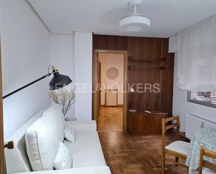 Living room of Apartment to rent in  Madrid Capital  with Heating, Parquet flooring and Furnished