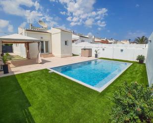 Swimming pool of House or chalet for sale in Torrevieja  with Air Conditioner, Private garden and Swimming Pool