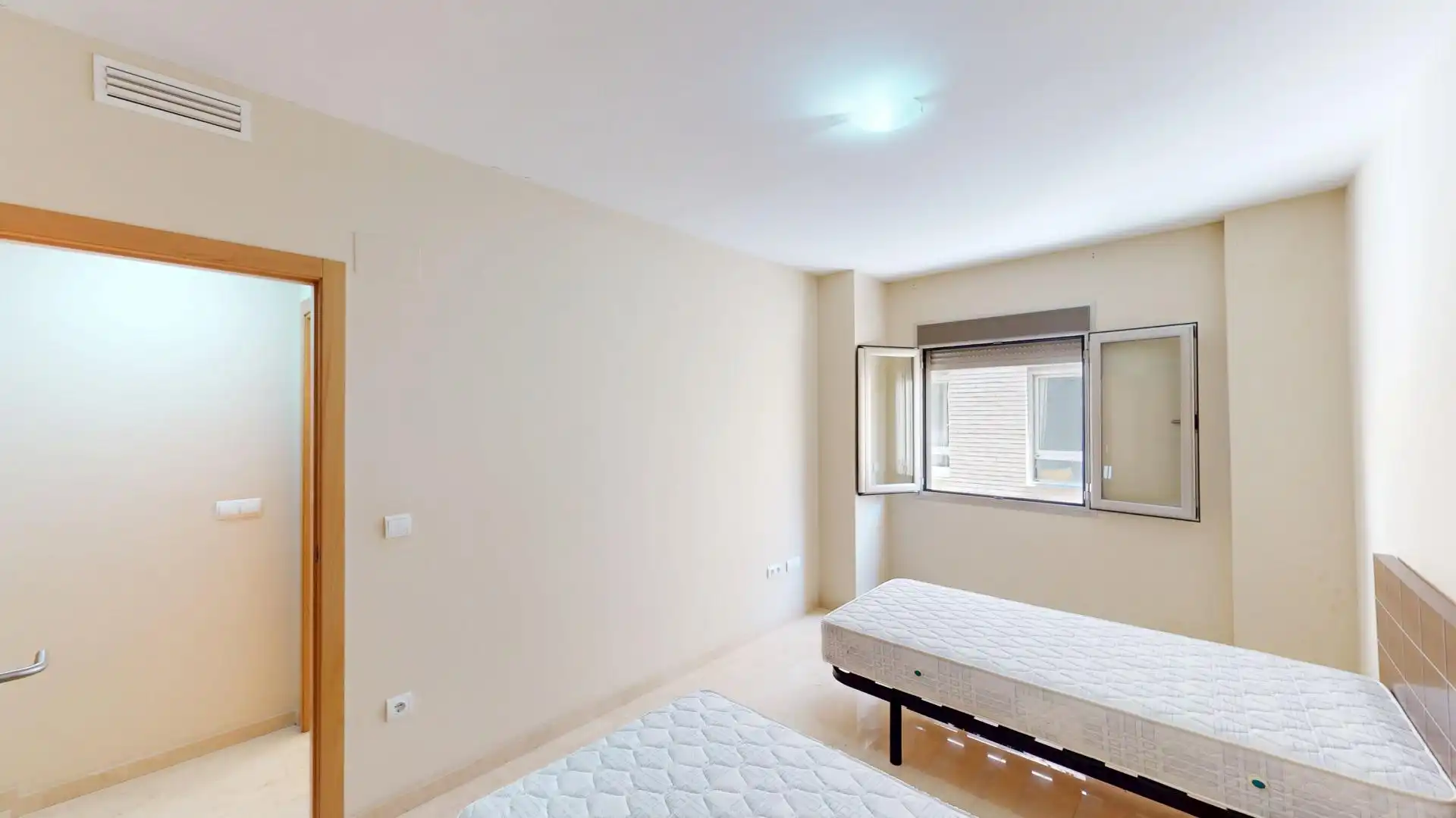 Habitación de Dúplex en venta en Oliva con Aire acondicionado, Calefacción y Terraza