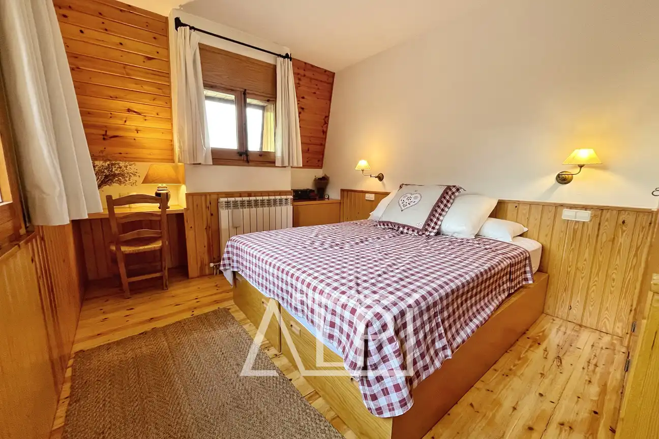 Bedroom of Detached homes for sale in Prats i Sansor  with Heating, Private garden and Parquet flooring