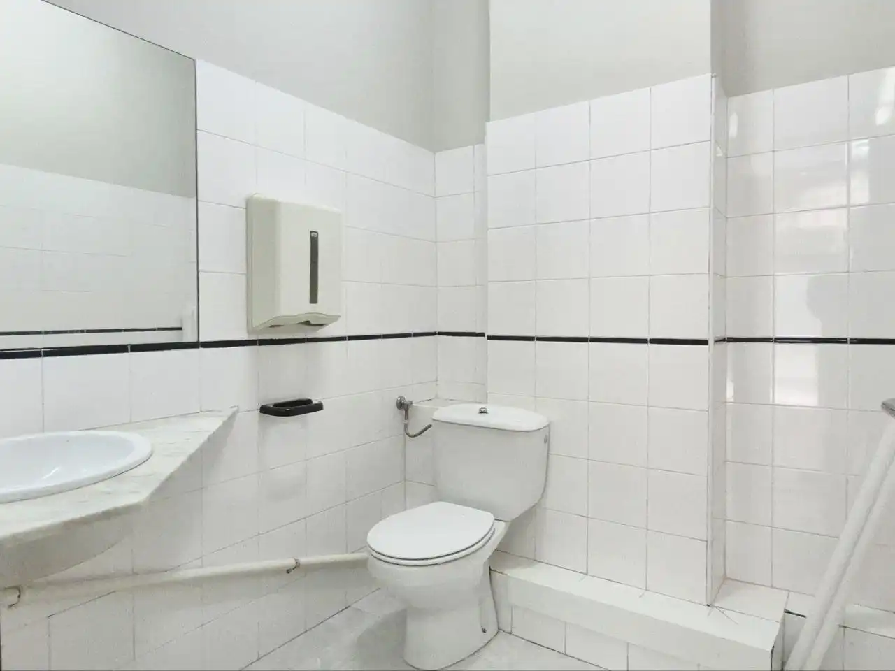 Badezimmer von Erdgeschoss zum Verkauf in Terrassa mit Klimaanlage, Heizung und Parkett