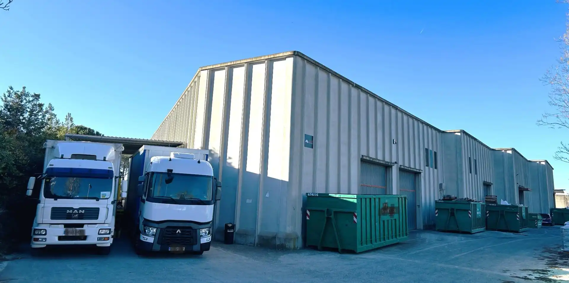 Vista exterior de Nave industrial en venta en Sant Feliu de Codines