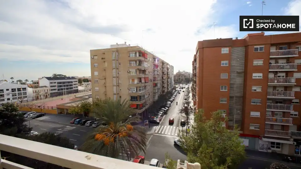 Vista exterior de Piso de alquiler en Valencia con Aire acondicionado, Calefacción y Amueblado