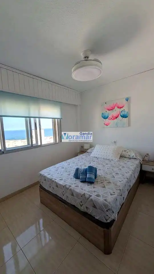 Habitación de Apartamento de alquiler en Gandia con Aire acondicionado y Amueblado