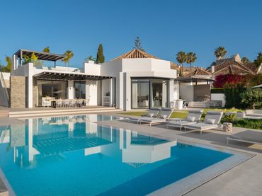 Casa amb piscina en venda a Nueva Andalucía
