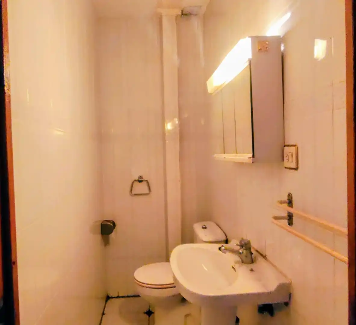 Bathroom of Houses for sale in Valdeobispo  with Terrace