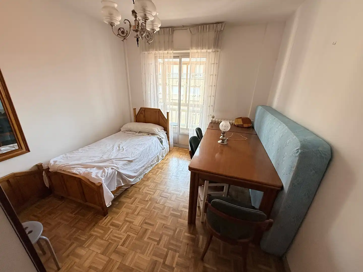 Dormitori de Pis en venda en León Capital  amb Calefacció, Parquet i Terrassa