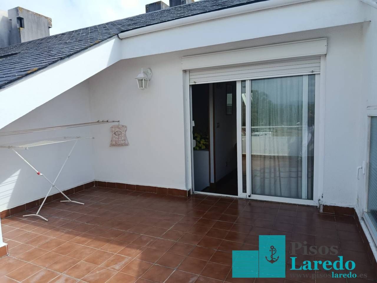 Terrassa de Casa adosada en venda en Laredo amb Calefacció, Jardí privat i Terrassa